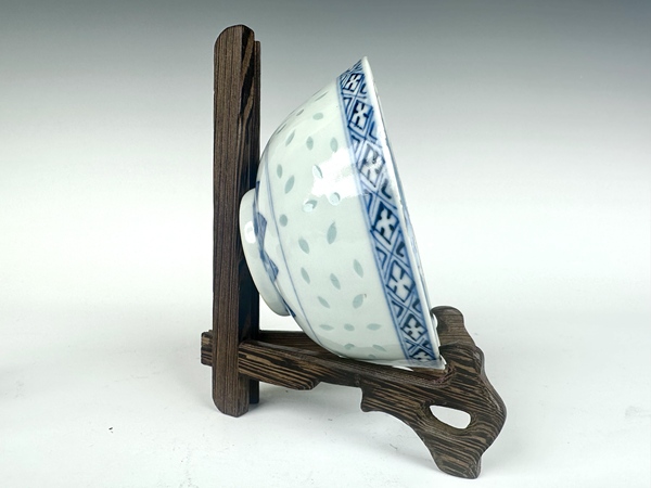 古玩陶瓷清光緒·青花云蝠紋玲瓏碗拍賣(mài)，當(dāng)前價(jià)格198元