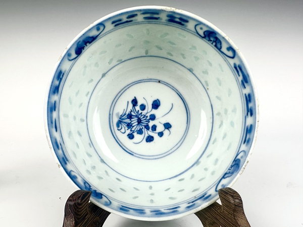 古玩陶瓷清光緒·青花云蝠紋玲瓏碗拍賣(mài)，當(dāng)前價(jià)格198元
