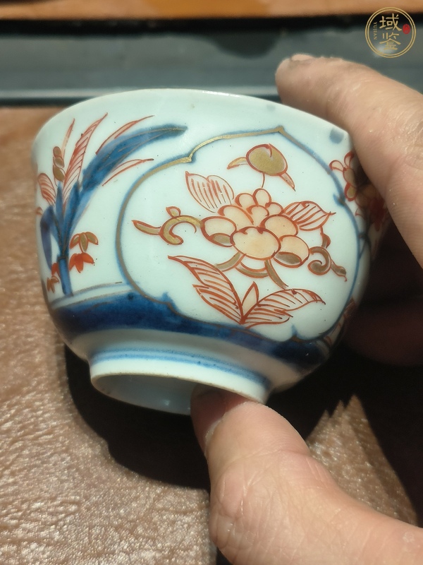 古玩陶瓷青花礬紅杯盤真品鑒賞圖