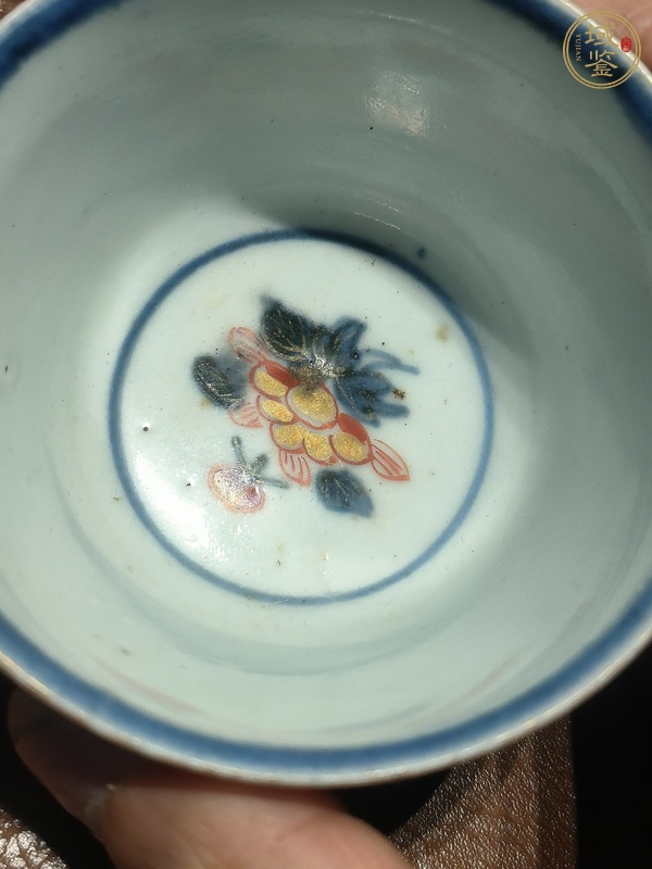 古玩陶瓷青花礬紅杯盤真品鑒賞圖