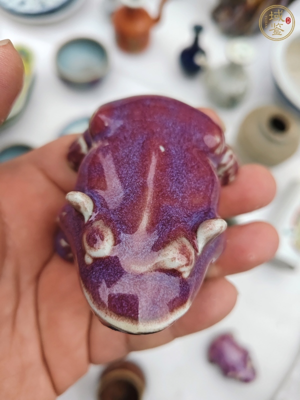 古玩陶瓷窯變紅釉青蛙真品鑒賞圖