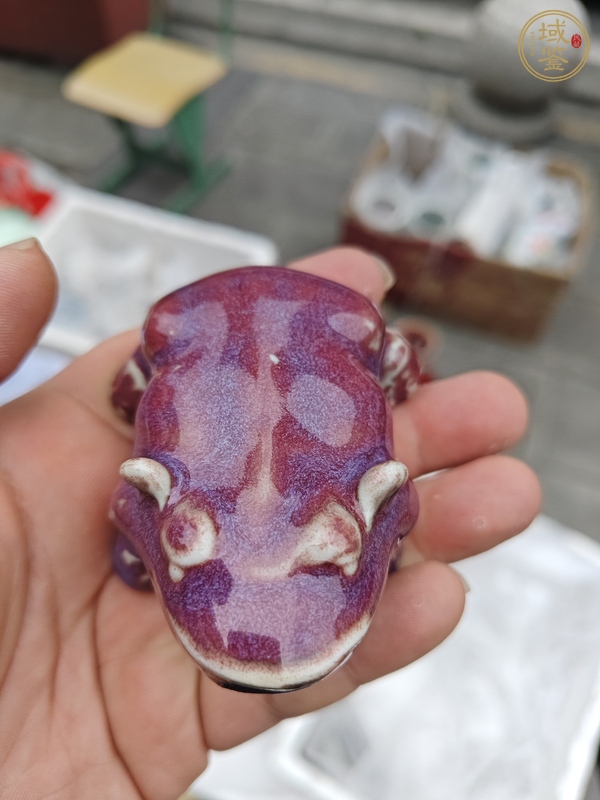 古玩陶瓷窯變紅釉青蛙真品鑒賞圖
