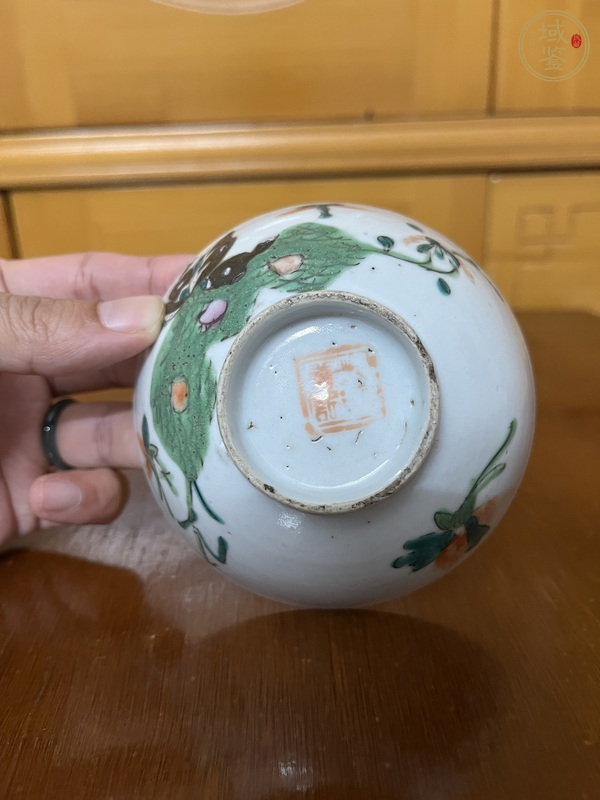 古玩陶瓷花蝶紋粉彩碗真品鑒賞圖
