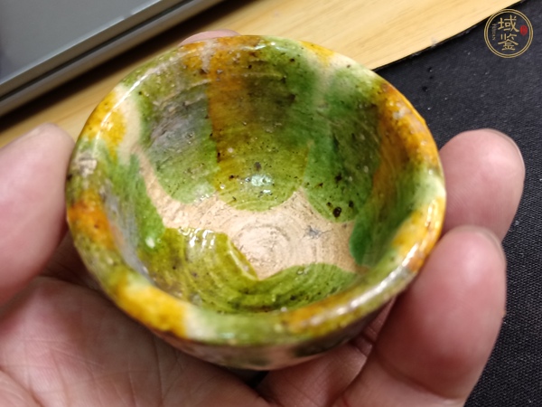 古玩陶瓷三彩杯真品鑒賞圖