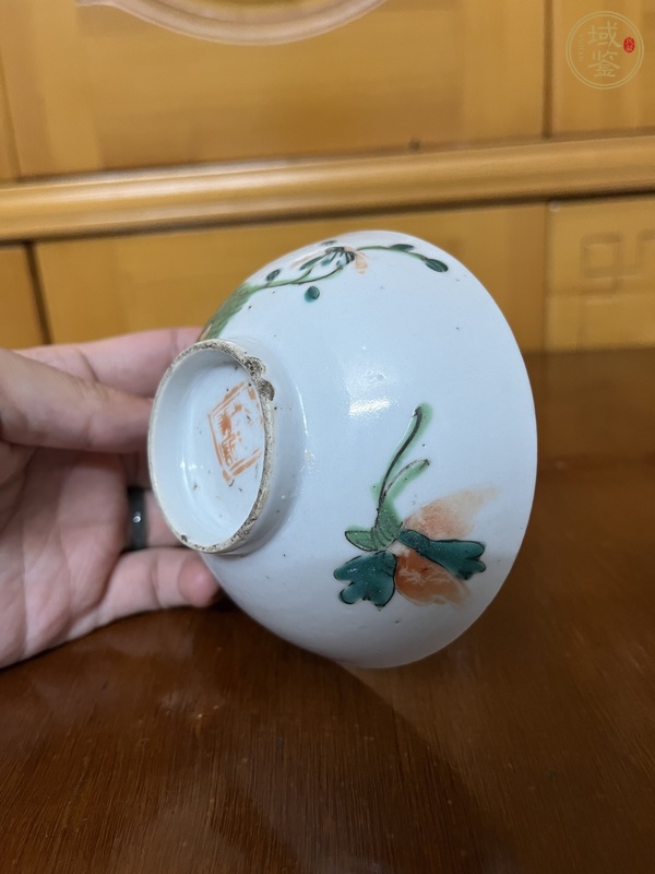 古玩陶瓷花蝶紋粉彩碗真品鑒賞圖