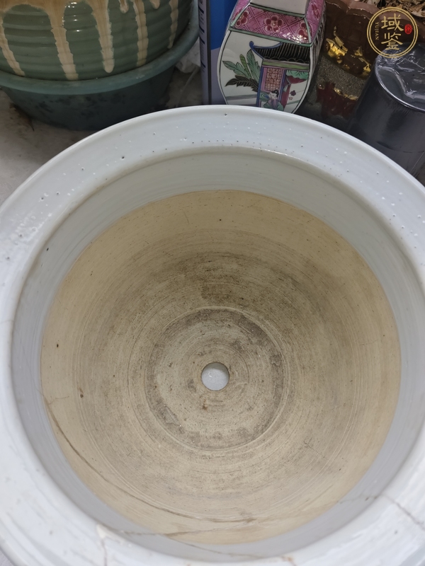 古玩陶瓷清中期青花云龍紋花盆真品鑒賞圖