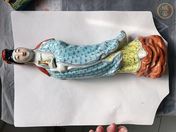古玩陶瓷粉彩觀音菩薩造像真品鑒賞圖
