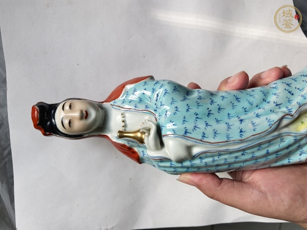 古玩陶瓷粉彩觀音菩薩造像真品鑒賞圖
