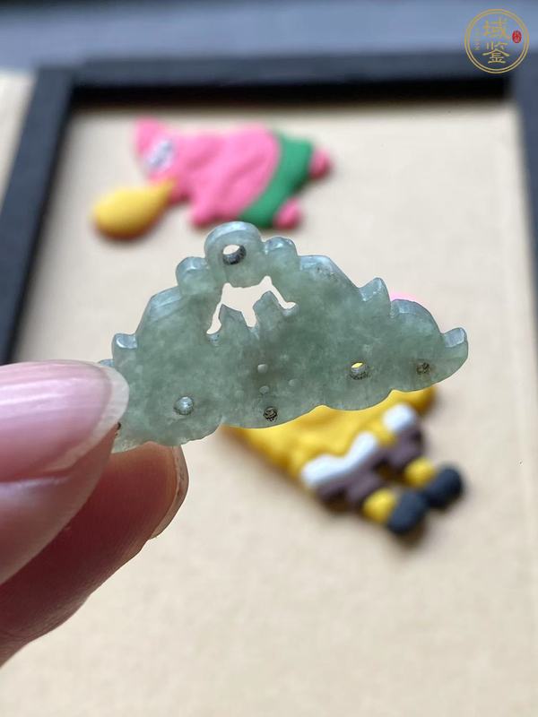 古玩玉器翡翠雕“雙龍墜飾”真品鑒賞圖