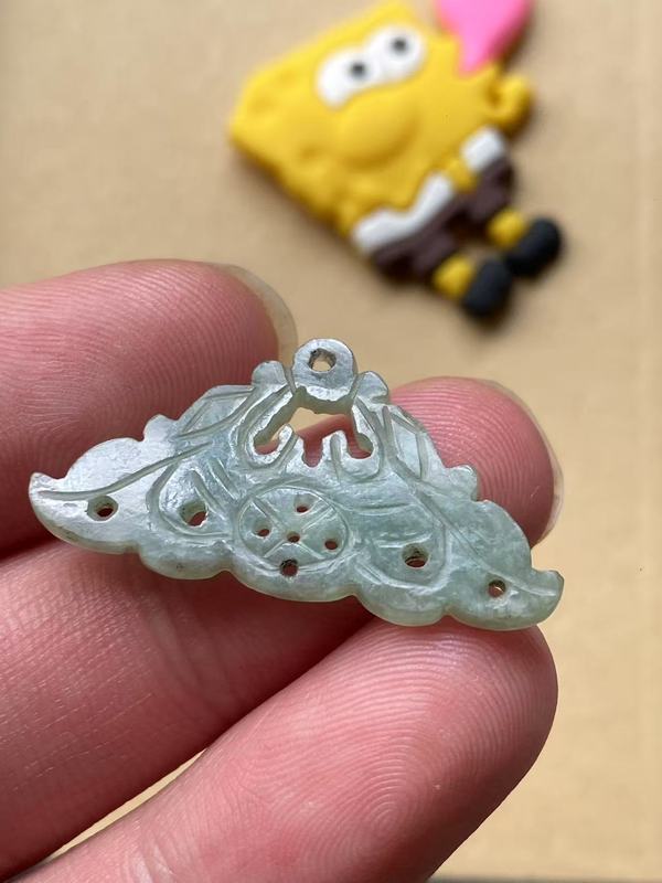 古玩玉器清代翡翠雕“雙龍墜飾”拍賣，當前價格1500元