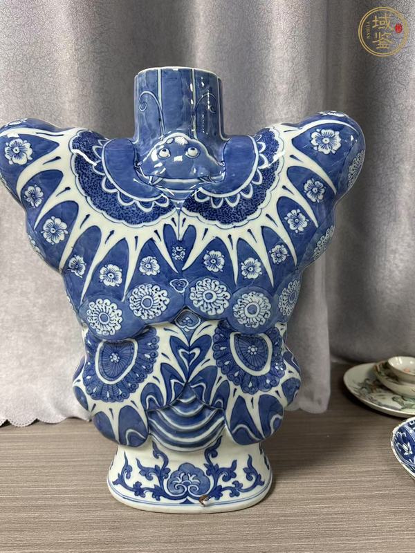 古玩陶瓷青花蝴蝶瓶真品鑒賞圖