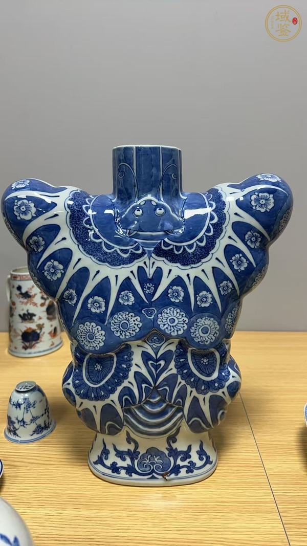 古玩青花蝴蝶瓶真品鑒賞圖