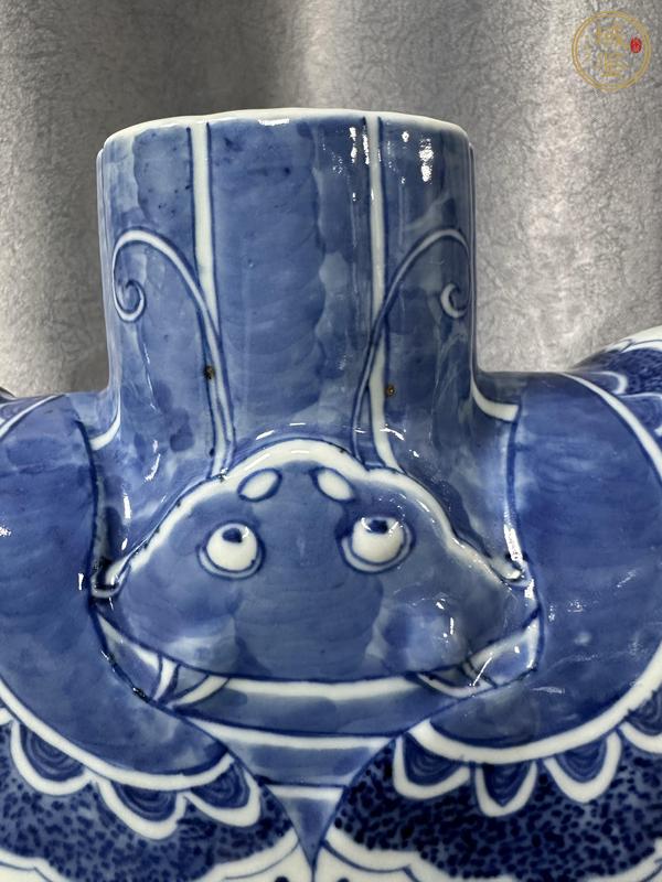 古玩陶瓷青花蝴蝶瓶真品鑒賞圖