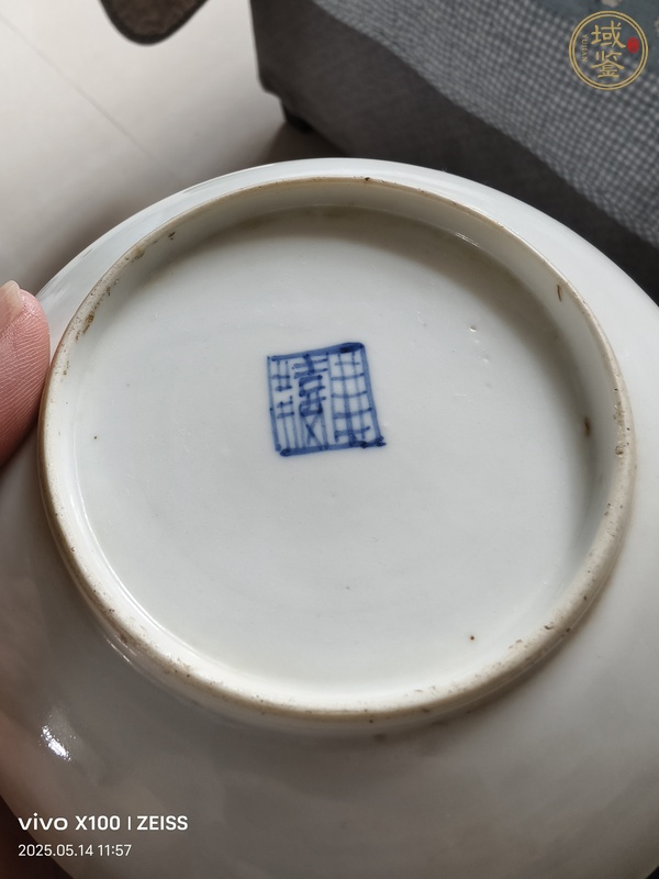 古玩陶瓷清中期青花山水盤真品鑒賞圖