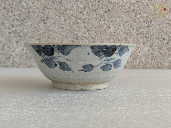 古玩陶瓷青花花卉紋碗真品鑒賞圖