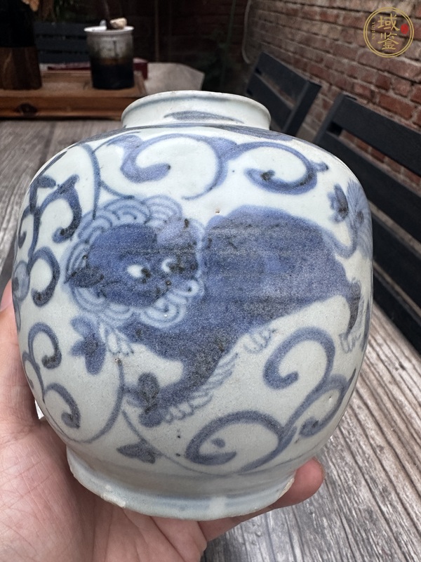 古玩陶瓷花間獅子紋青花蓋罐真品鑒賞圖