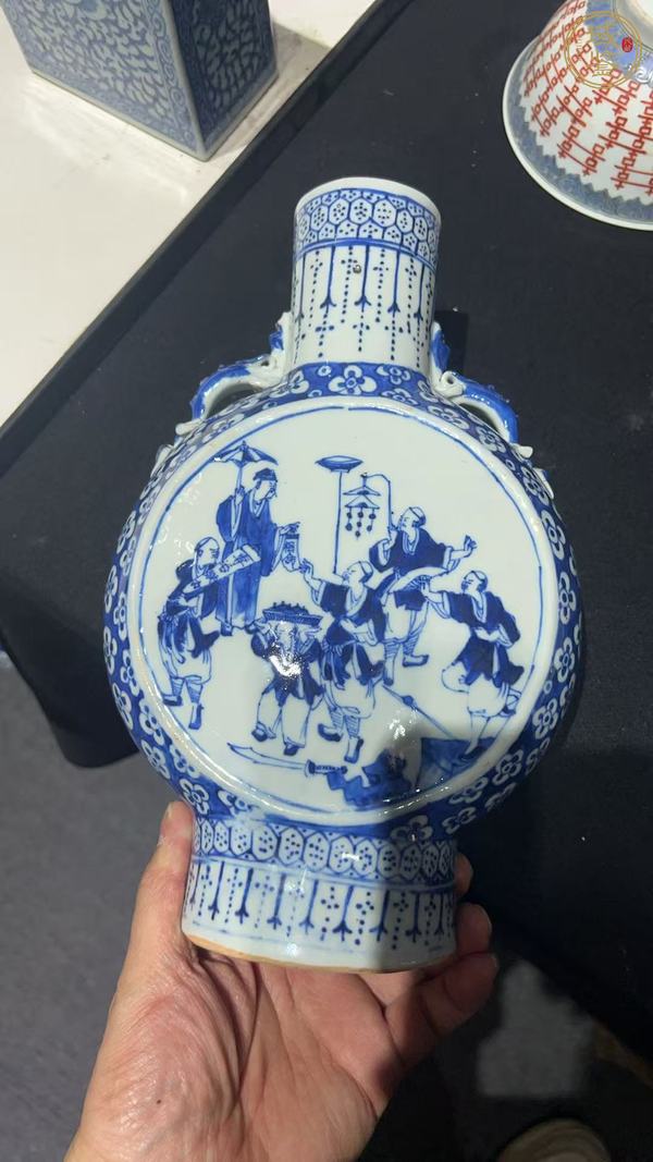古玩陶瓷青花市井人物圖抱月瓶真品鑒賞圖
