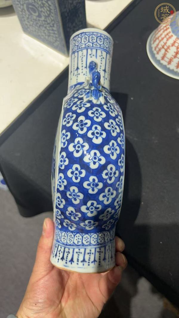 古玩陶瓷青花市井人物圖抱月瓶真品鑒賞圖