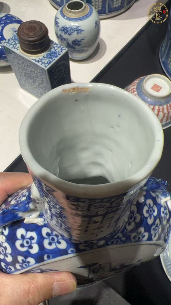 古玩陶瓷青花市井人物圖抱月瓶真品鑒賞圖