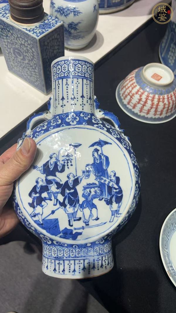 古玩陶瓷青花市井人物圖抱月瓶真品鑒賞圖
