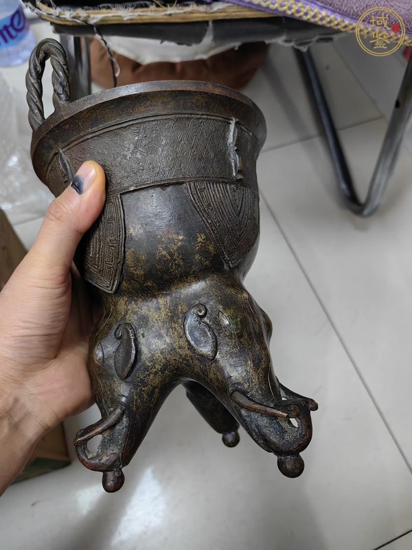 古玩銅器象鼻足銅饜真品鑒賞圖