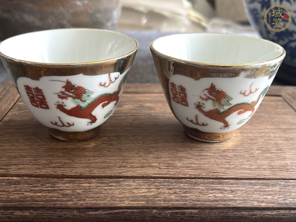 古玩陶瓷礬紅金彩龍鳳紋杯真品鑒賞圖
