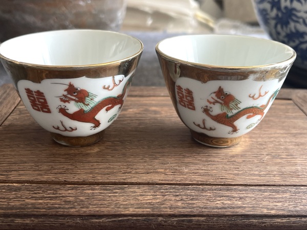 古玩轉(zhuǎn)賣礬紅金彩開窗雙喜龍鳳紋杯拍賣，當前價格3900元