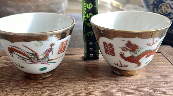 古玩陶瓷礬紅金彩龍鳳紋杯真品鑒賞圖