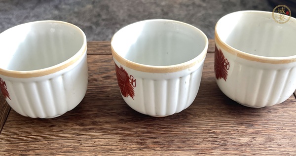 古玩陶瓷紅彩葡萄紋杯真品鑒賞圖