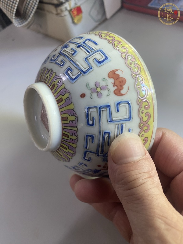 古玩陶瓷粉彩夔龍壽字紋碗真品鑒賞圖