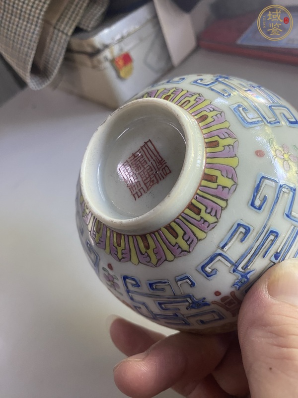 古玩陶瓷粉彩夔龍壽字紋碗真品鑒賞圖