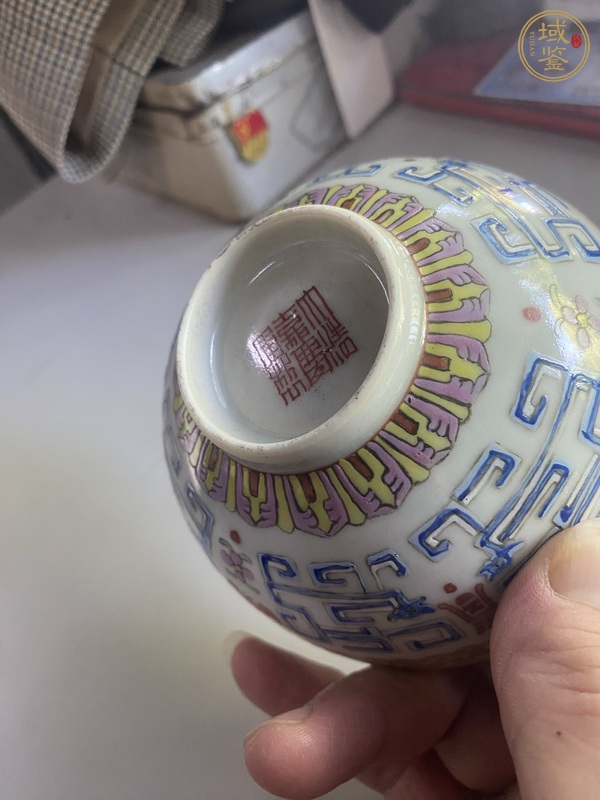 古玩陶瓷粉彩夔龍壽字紋碗真品鑒賞圖