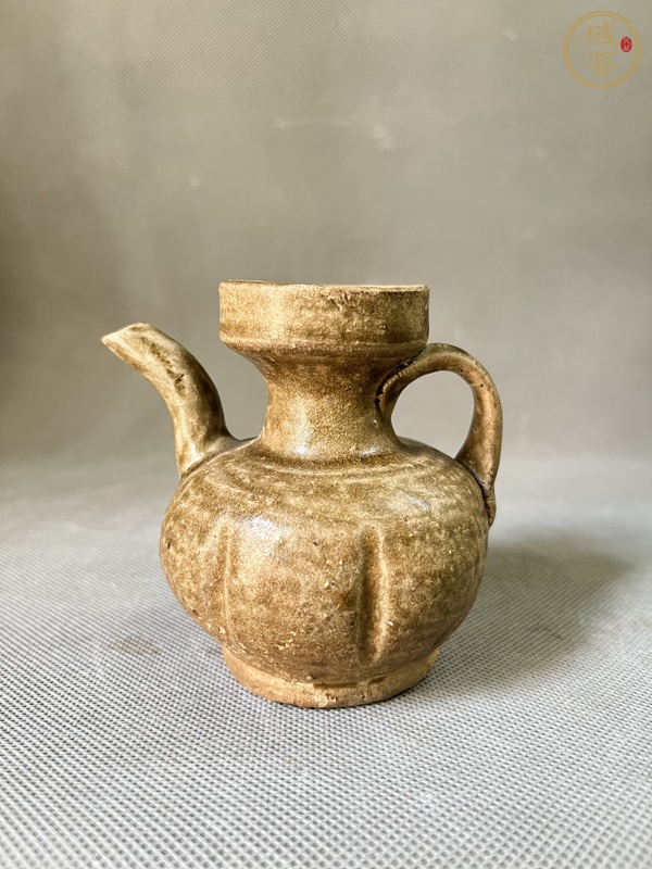 古玩陶瓷越窯青瓷瓜棱執(zhí)壺真品鑒賞圖