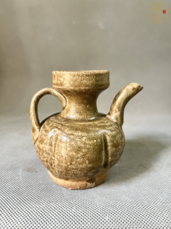 古玩陶瓷越窯青瓷瓜棱執(zhí)壺真品鑒賞圖