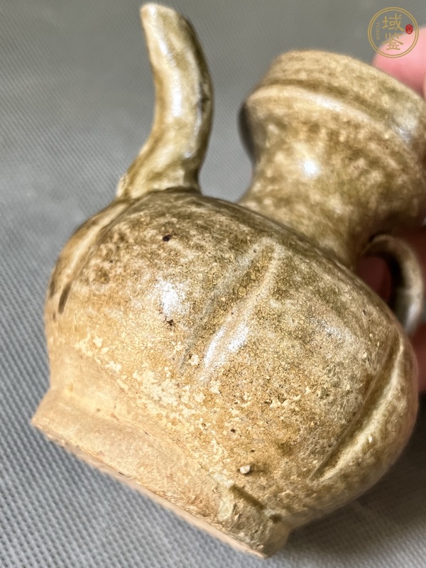古玩陶瓷越窯青瓷瓜棱執(zhí)壺真品鑒賞圖