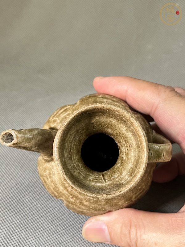 古玩陶瓷越窯青瓷瓜棱執(zhí)壺真品鑒賞圖