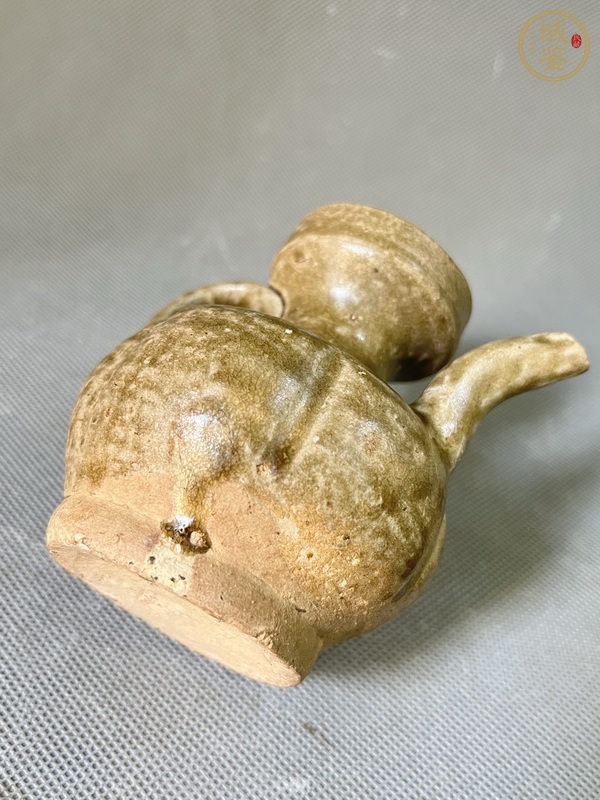 古玩陶瓷越窯青瓷瓜棱執(zhí)壺真品鑒賞圖
