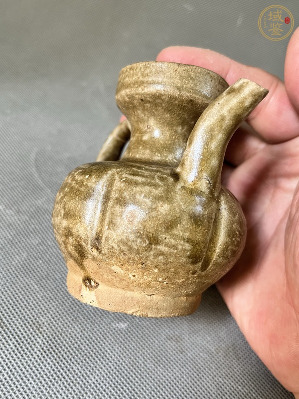 古玩陶瓷越窯青瓷瓜棱執(zhí)壺真品鑒賞圖
