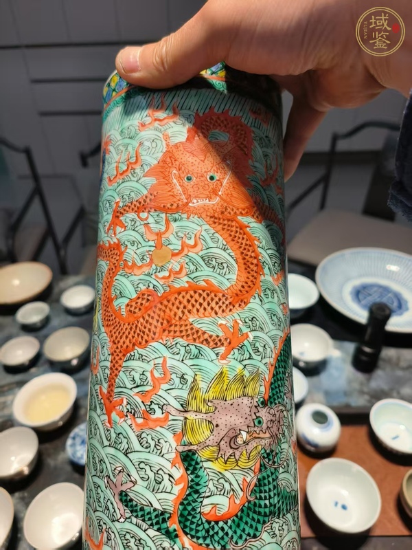 古玩陶瓷民國 粉彩海水龍紋帽筒真品鑒賞圖