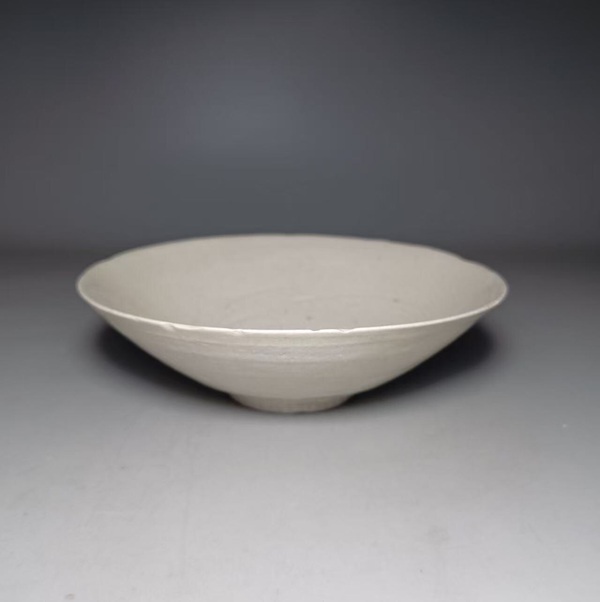 古玩陶瓷（南宋）青白釉刻花斗笠碗拍賣，當(dāng)前價格0元