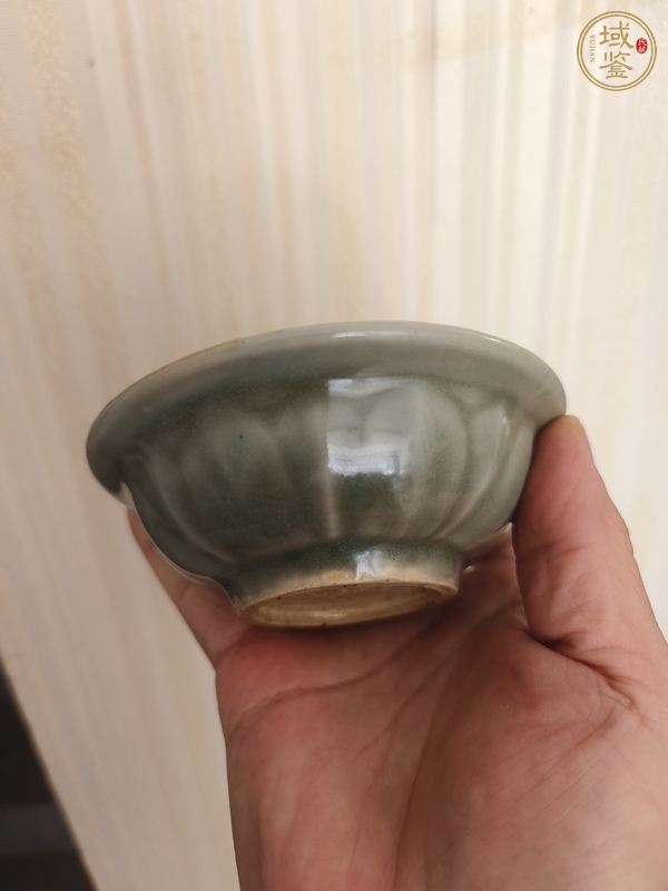 古玩陶瓷龍泉青釉雙魚(yú)洗真品鑒賞圖