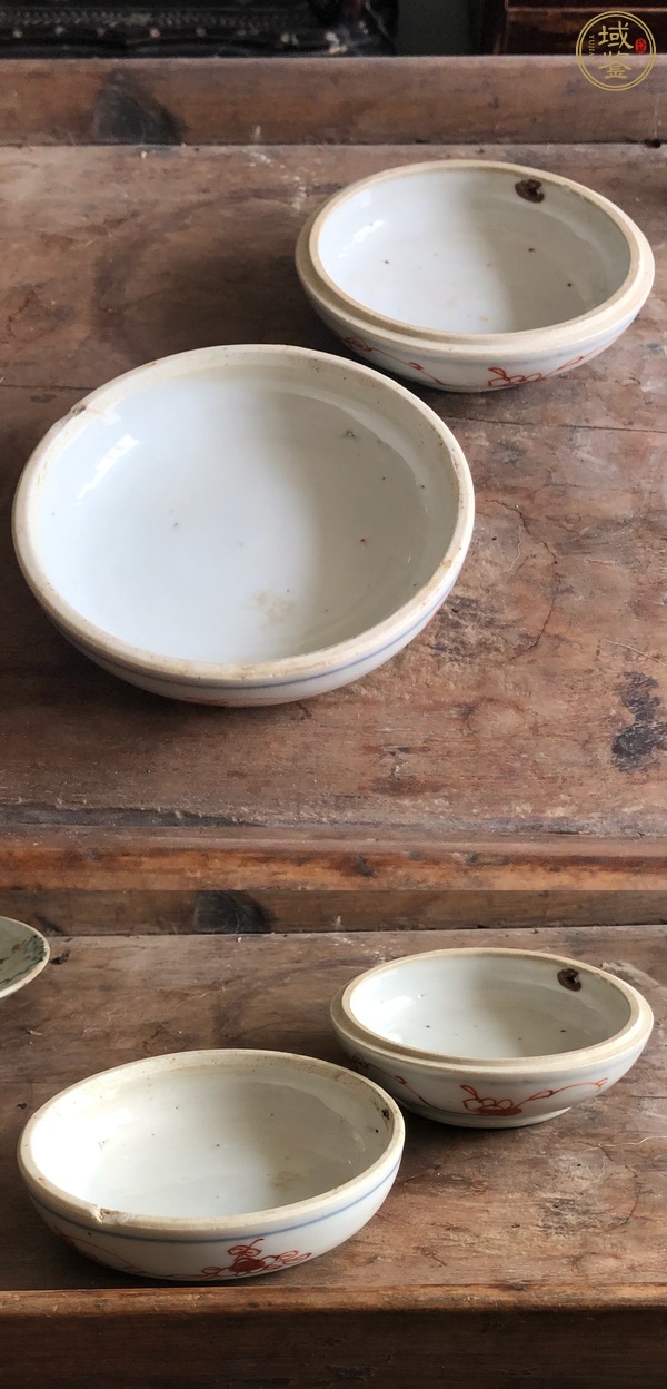 古玩陶瓷青花五彩花卉紋粉盒真品鑒賞圖
