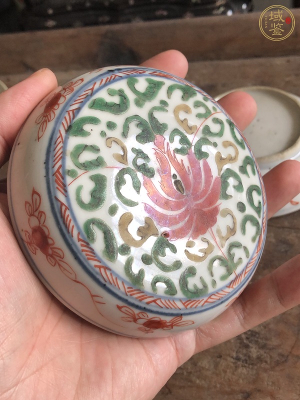 古玩陶瓷青花五彩花卉紋粉盒真品鑒賞圖