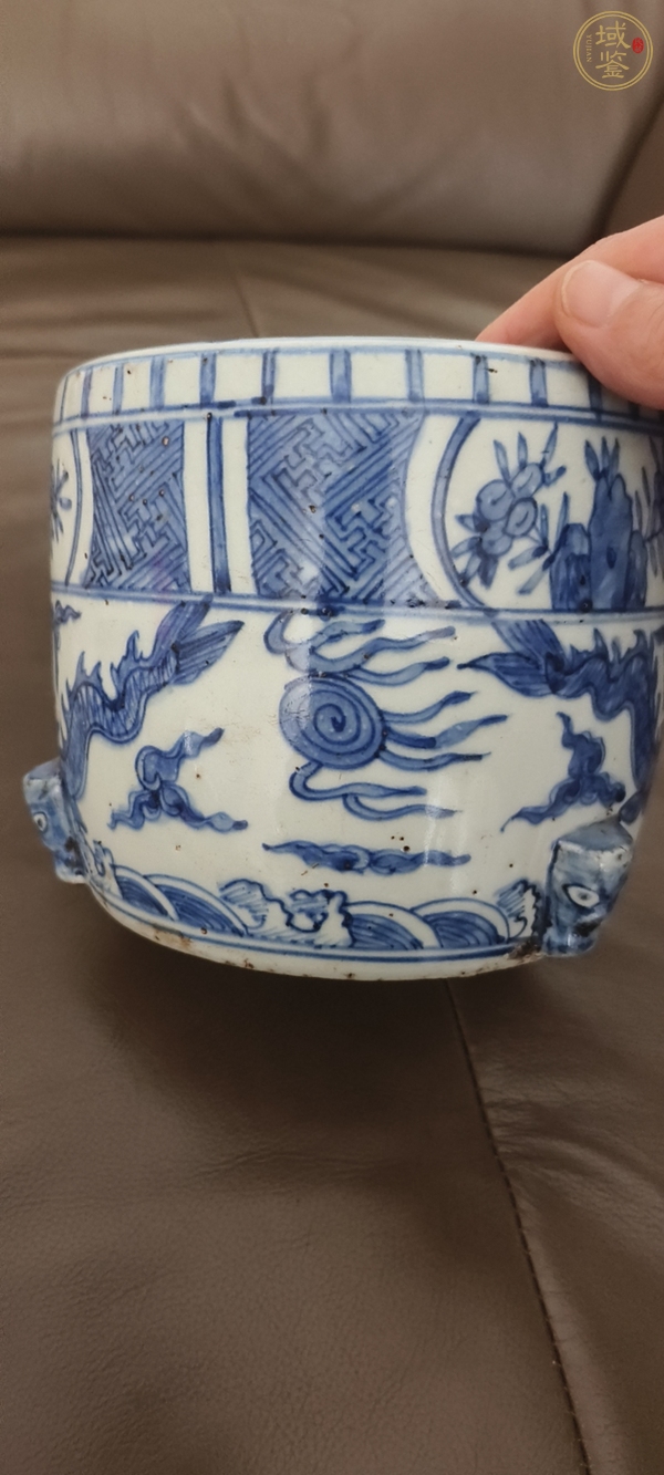 古玩陶瓷青花龍紋三足爐真品鑒賞圖