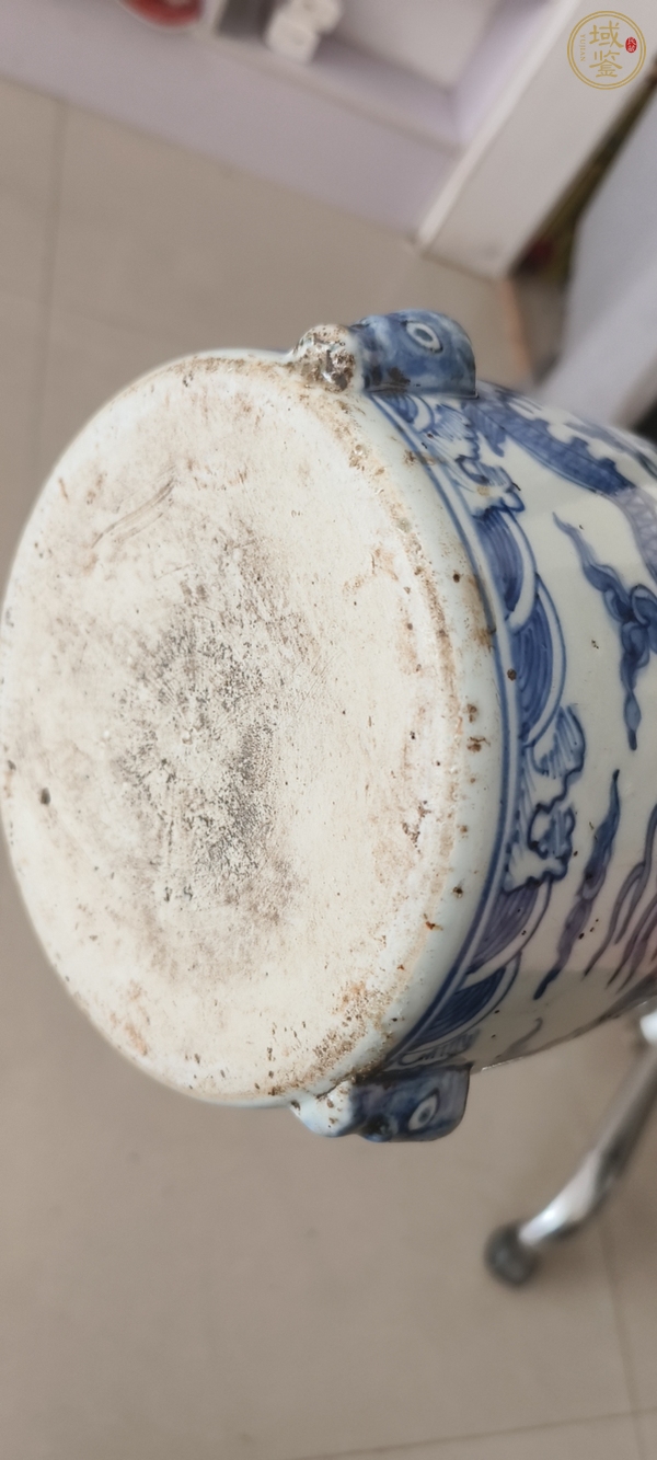 古玩陶瓷青花龍紋三足爐真品鑒賞圖