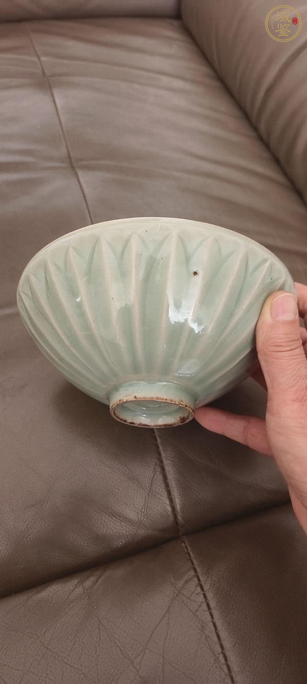 古玩龍泉青釉蓮瓣碗真品鑒賞圖
