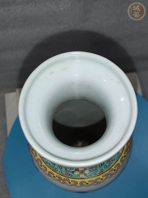 古玩陶瓷粉彩仕女人物紋瓶真品鑒賞圖