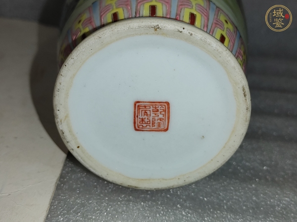 古玩陶瓷粉彩仕女人物紋瓶真品鑒賞圖