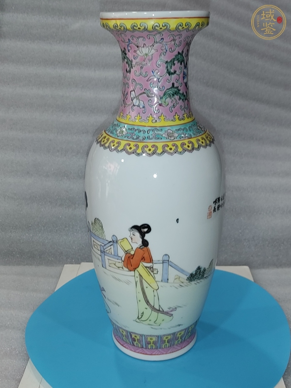 古玩陶瓷粉彩仕女人物盤口瓶真品鑒賞圖