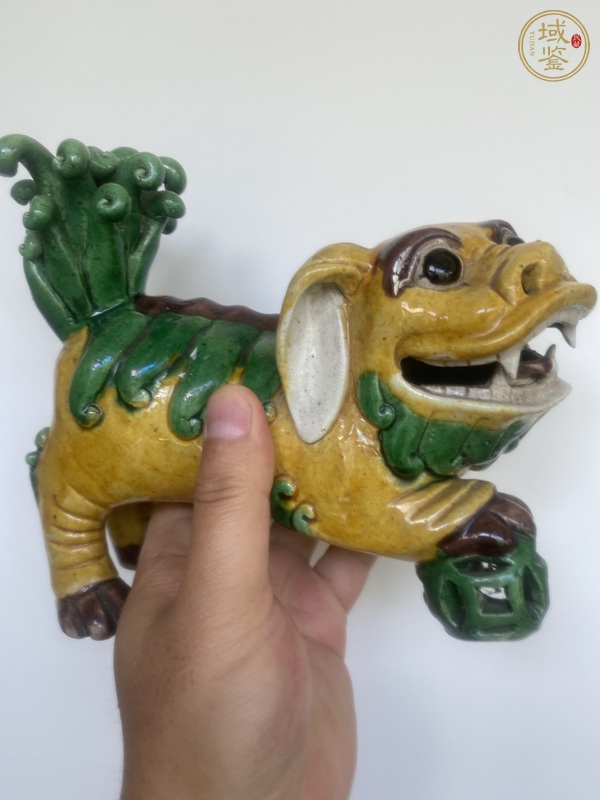 古玩陶瓷三彩獅子塑像真品鑒賞圖